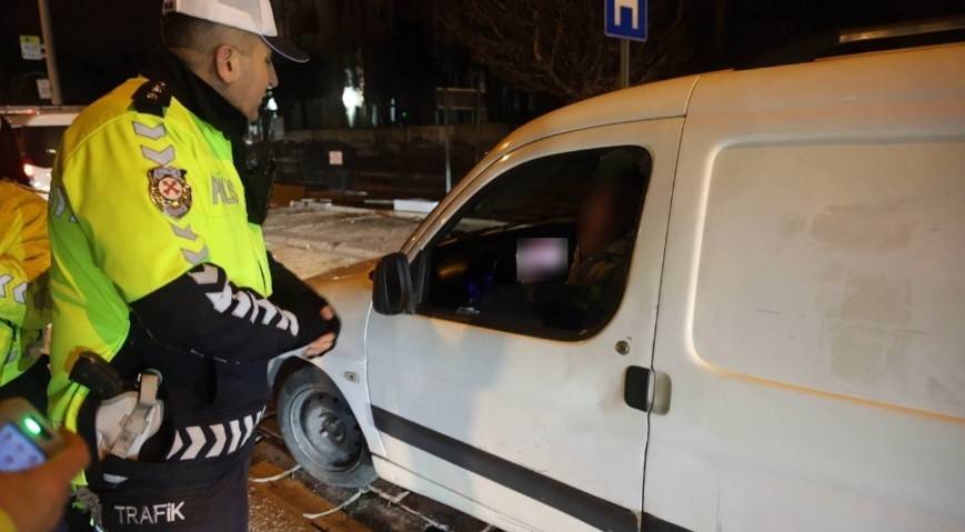 Konya’da alkollü sürücü ve arkadaşının polisle ilginç diyaloğu 4